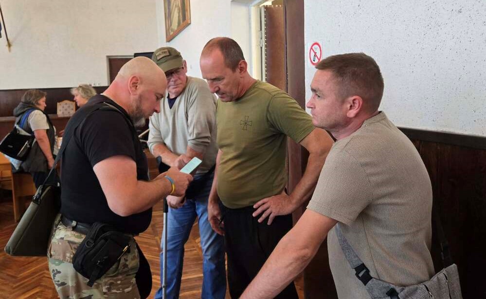 слухання8
